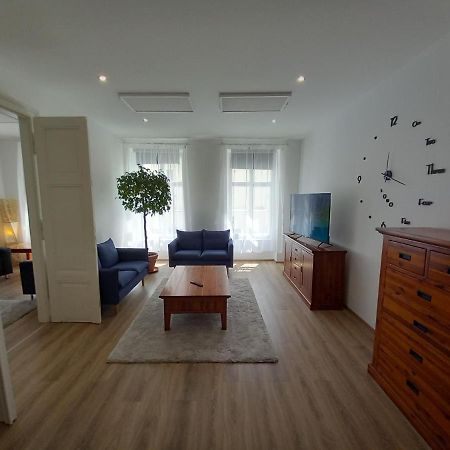 Korvin One Apartman Pápa Εξωτερικό φωτογραφία