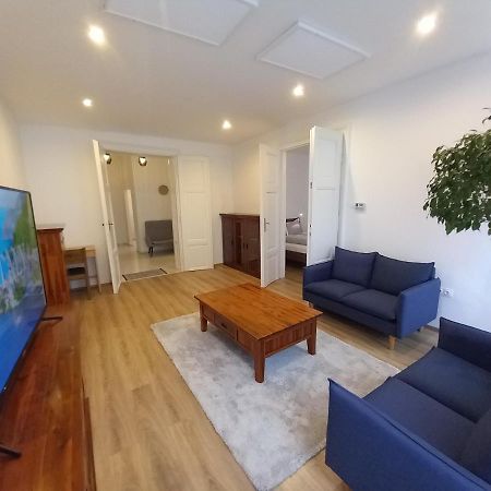 Korvin One Apartman Pápa Εξωτερικό φωτογραφία