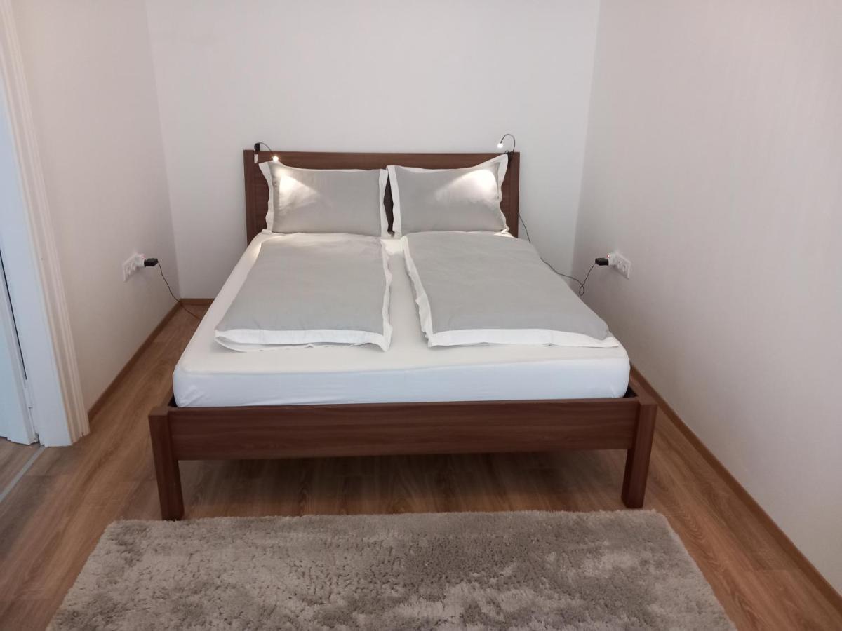 Korvin One Apartman Pápa Εξωτερικό φωτογραφία