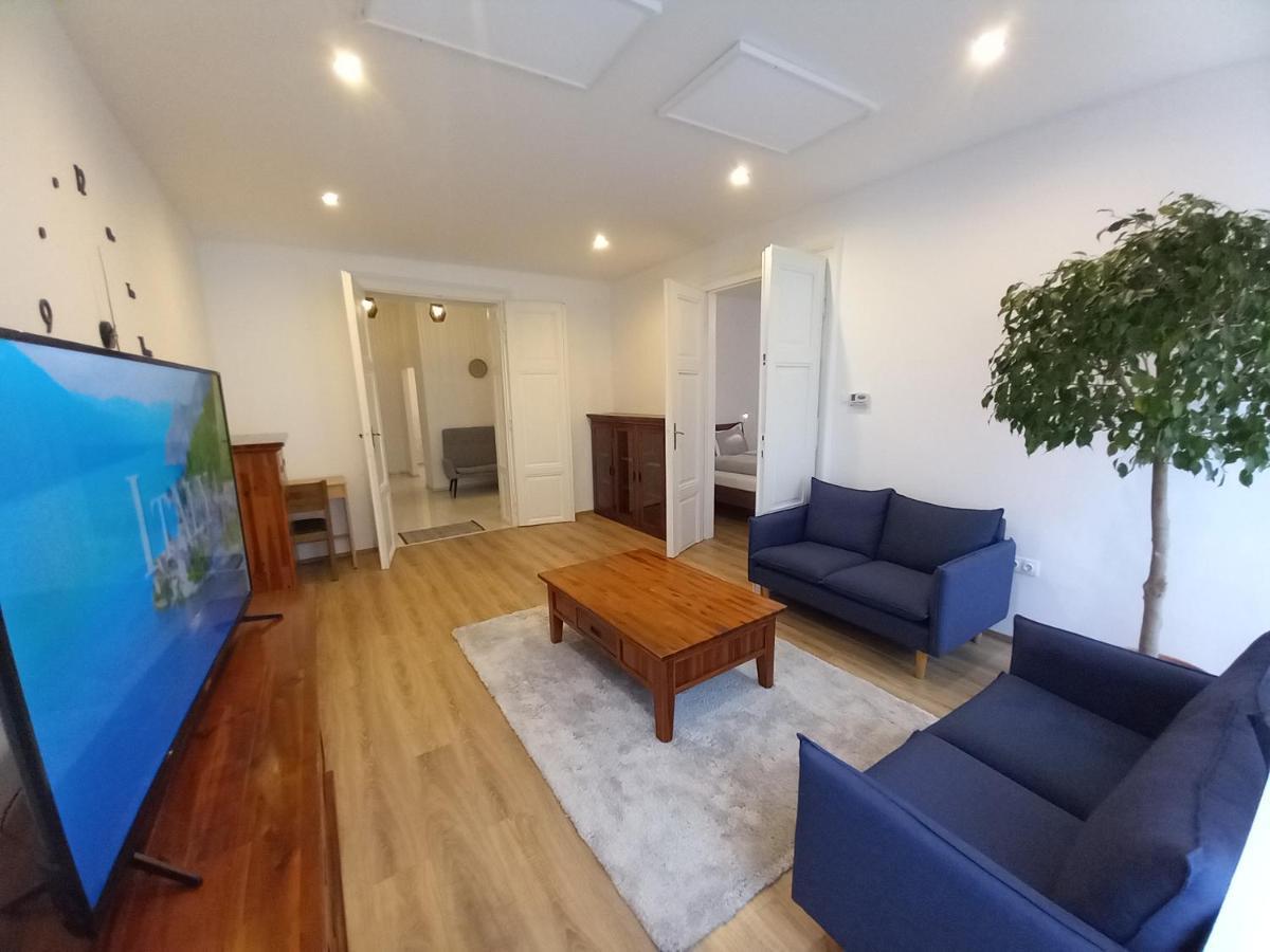 Korvin One Apartman Pápa Εξωτερικό φωτογραφία